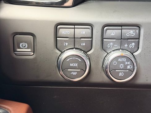 Used 2024 GMC Sierra 3500 Denali Ultimate AWD/4WD image 42