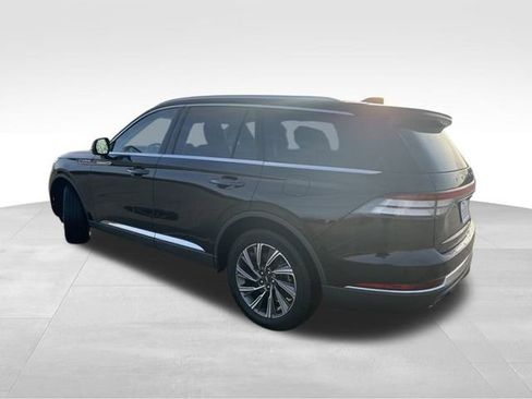Used 2025 Lincoln Aviator AWD image 4