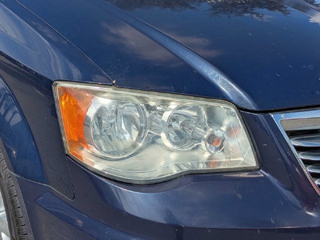 Used 2015 Chrysler Town & Country Touring FWD image 12