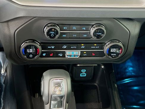 New 2025 Ford Bronco Outer Banks image 9