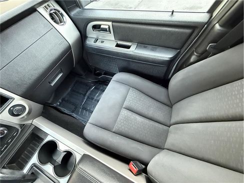 Used 2017 Ford Expedition XLT image 10