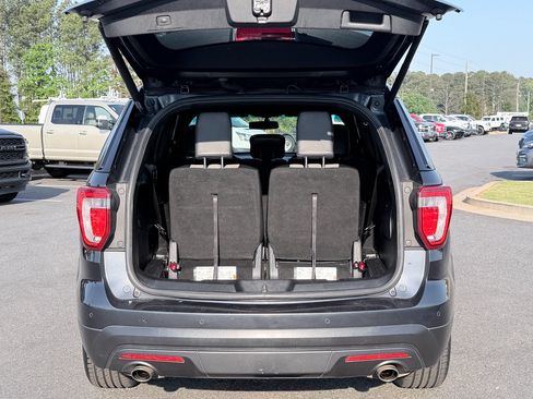 Used 2017 Ford Explorer XLT w/ Equipment Group 202A FWD image 9