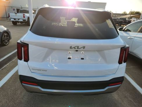 Used 2025 Kia Sorento S w/ Panoramic Sunroof Package FWD image 5