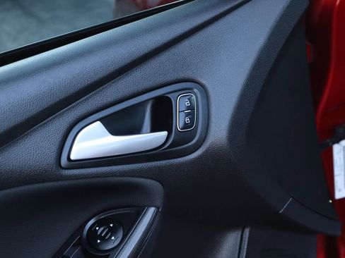 Used 2017 Ford Focus SEL image 16