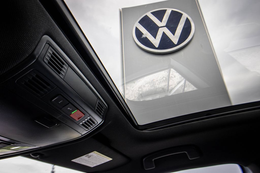 Certified 2026 Volkswagen Jetta GLI Autobahn FWD image 44