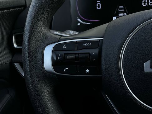 Used 2025 Kia Sportage LX image 31