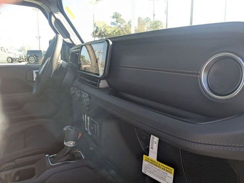 New 2026 Jeep Gladiator Sahara image 38