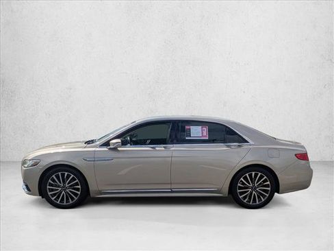 Used 2017 Lincoln Continental Select image 8