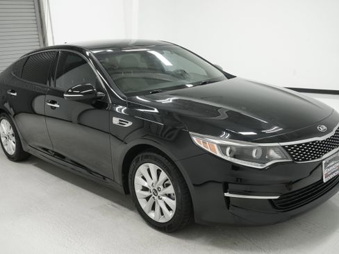 Used 2017 Kia Optima EX FWD image 3