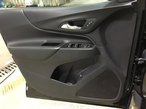 Used 2024 Chevrolet Equinox LT image 36