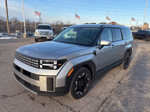 Used 2025 Hyundai Santa Fe SE image 3