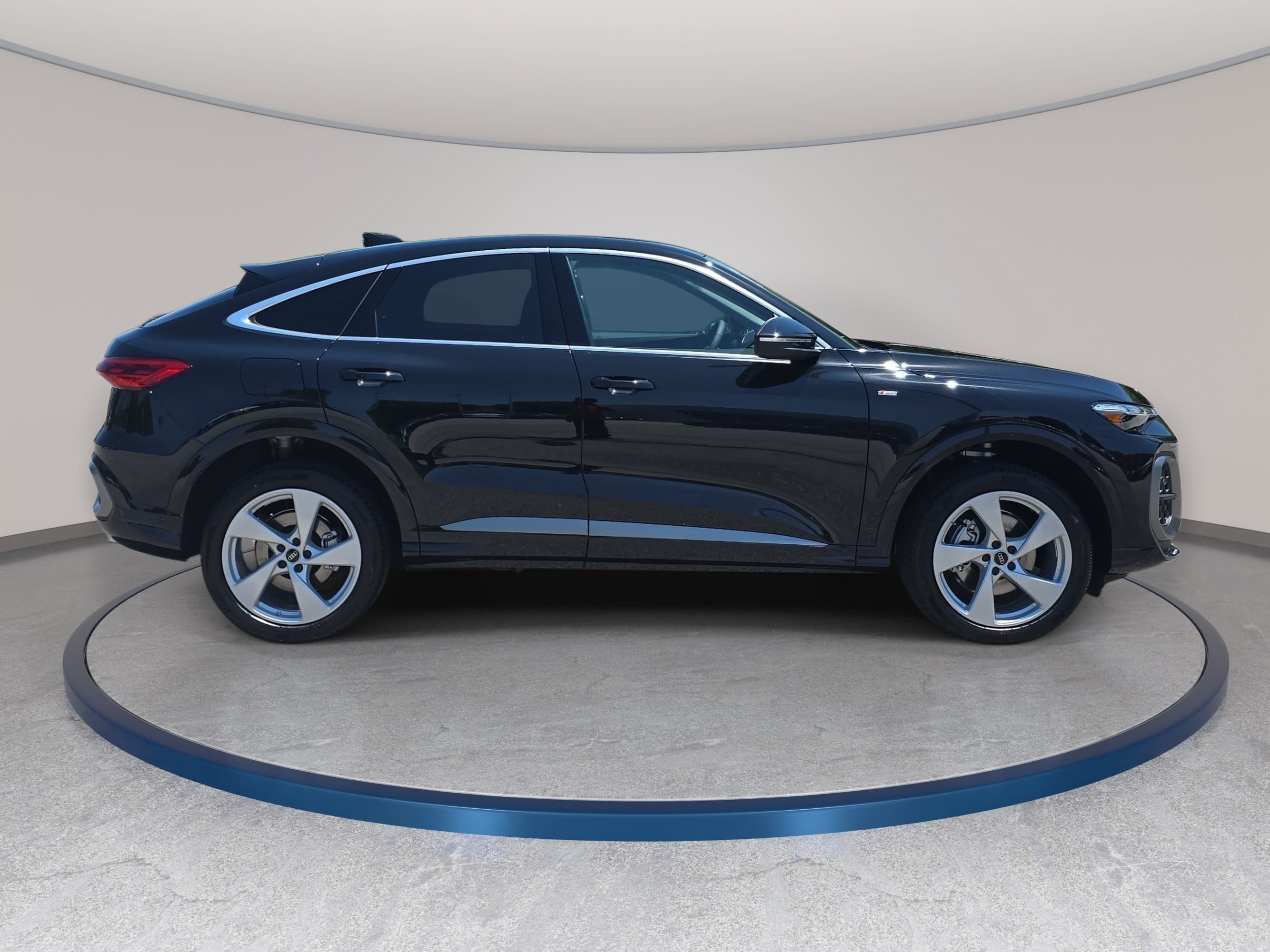 New 2026 Audi Q5 Premium Plus AWD/4WD image 4