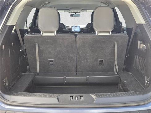 Used 2021 Ford Explorer XLT w/ Equipment Group 202A image 5