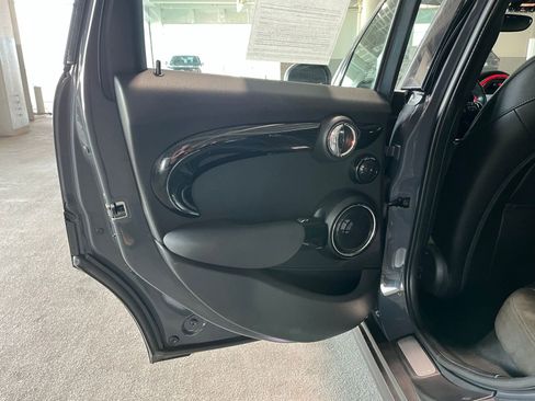 Used 2017 MINI Cooper S image 37