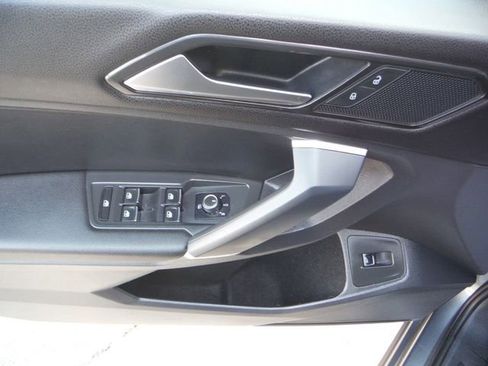 Used 2018 Volkswagen Tiguan SEL AWD/4WD image 19
