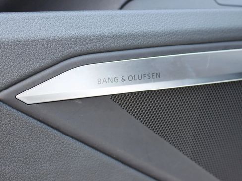 Used 2019 Audi e-tron Premium Plus image 33