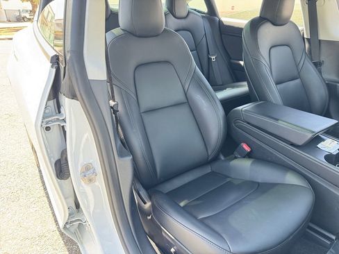 Used 2023 Tesla Model 3 Standard Range image 18