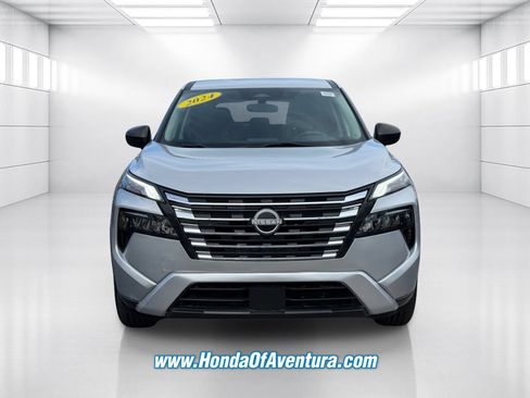 Used 2024 Nissan Rogue S AWD/4WD image 2