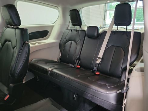 Certified 2023 Chrysler Pacifica Touring-L FWD image 25