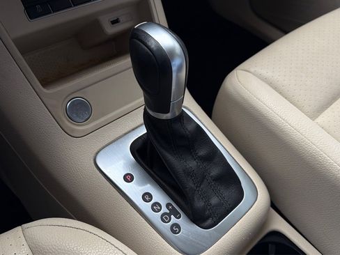 Used 2016 Volkswagen Tiguan S image 30