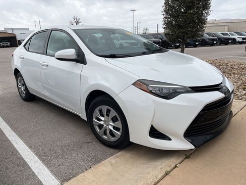 Used 2017 Toyota Corolla LE image 2