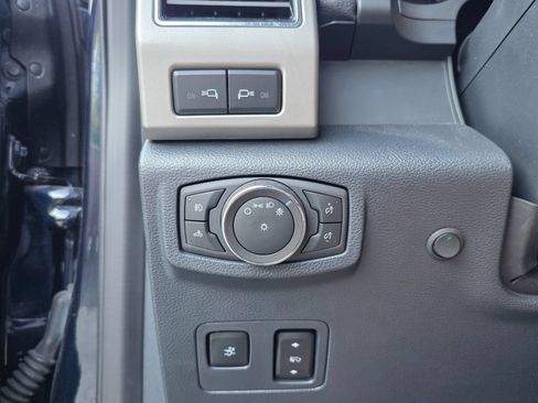 Used 2022 Ford F250 Lariat w/ Black Appearance Package AWD/4WD image 18