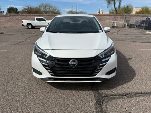 Used 2025 Nissan Versa SV image 2