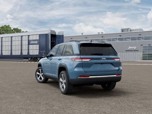 New 2026 Jeep Grand Cherokee Limited RWD image 3