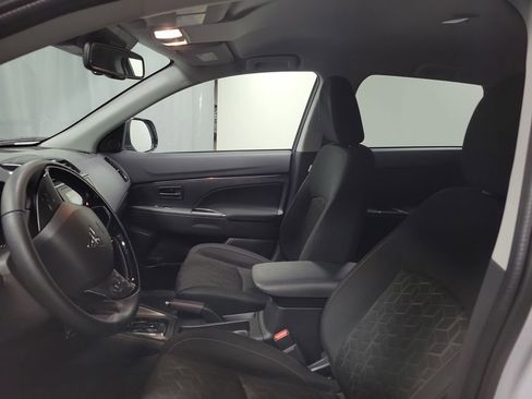 Used 2025 Mitsubishi Outlander Sport LE AWD/4WD image 12