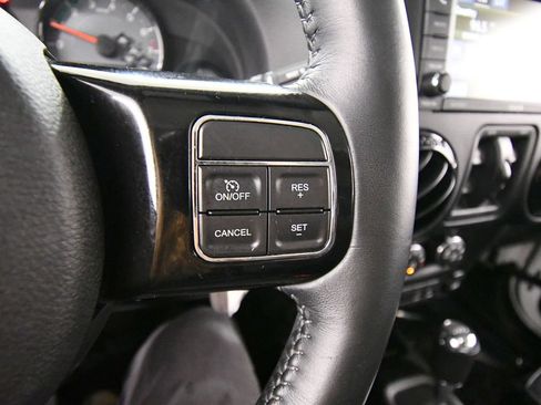 Used 2017 Jeep Wrangler Unlimited Sahara AWD/4WD image 20
