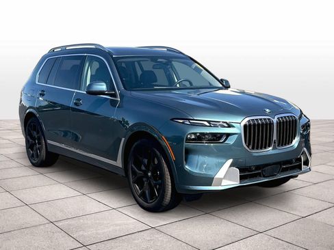 Used 2025 BMW X7 xDrive40i w/ Premium Package AWD/4WD image 3