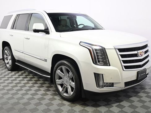 Used 2016 Cadillac Escalade Luxury AWD/4WD image 8