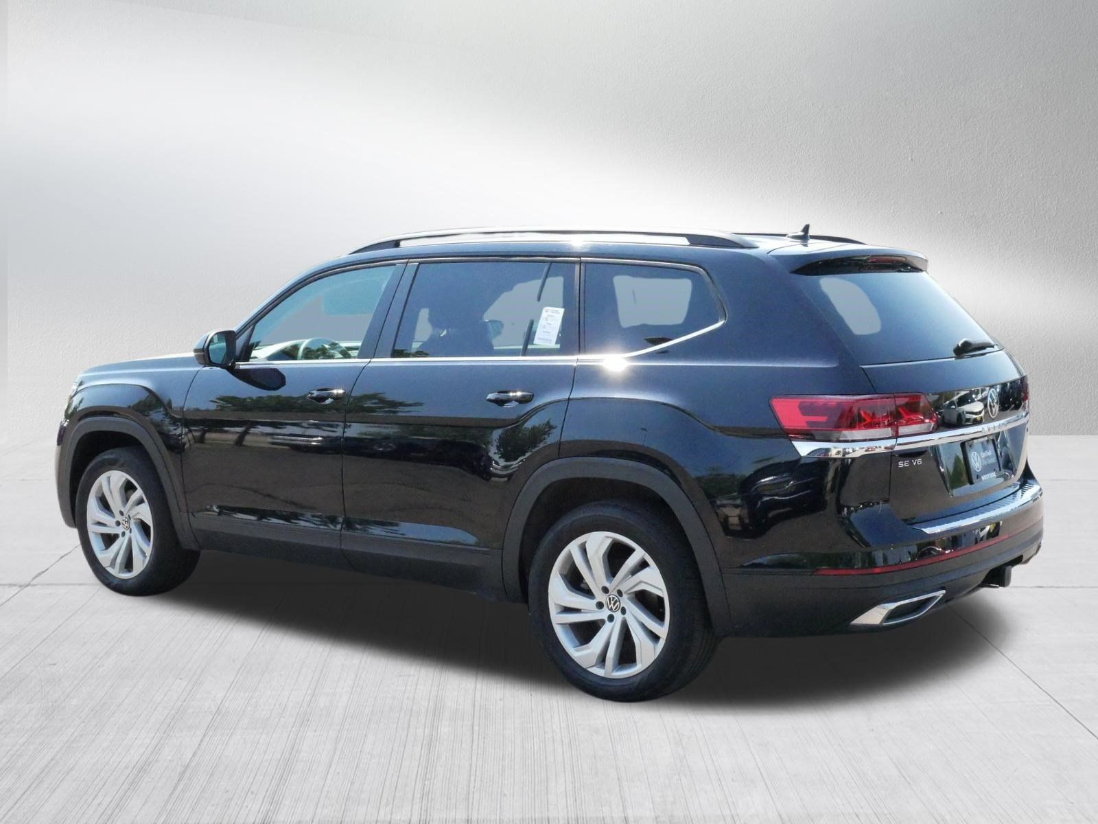 Certified 2023 Volkswagen Atlas SE w/ Panoramic Sunroof Package AWD/4WD image 6
