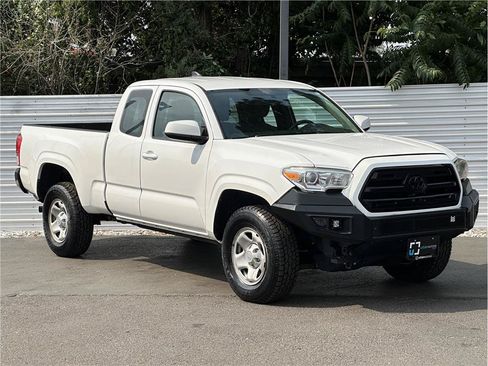Used 2016 Toyota Tacoma SR w/ SR Convenience Package AWD/4WD image 8