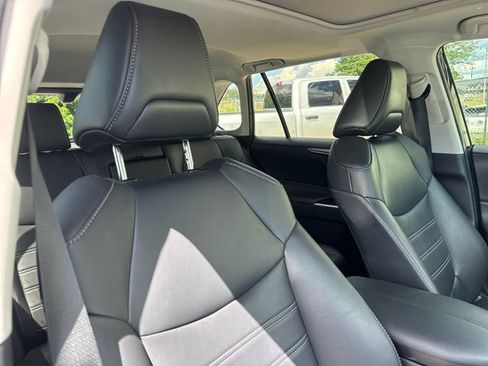 Used 2019 Toyota RAV4 XLE Premium FWD image 12