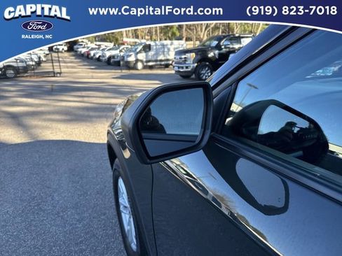 Used 2023 Ford Explorer XLT image 12