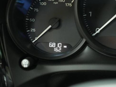 Certified 2025 Porsche Macan image 15