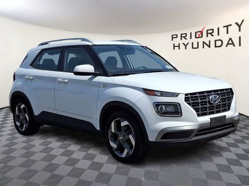 Used 2022 Hyundai Venue SEL w/ Cargo Package image 3