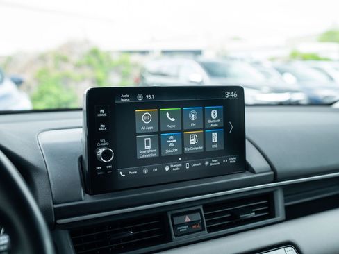 Used 2025 Honda Pilot EX-L image 30
