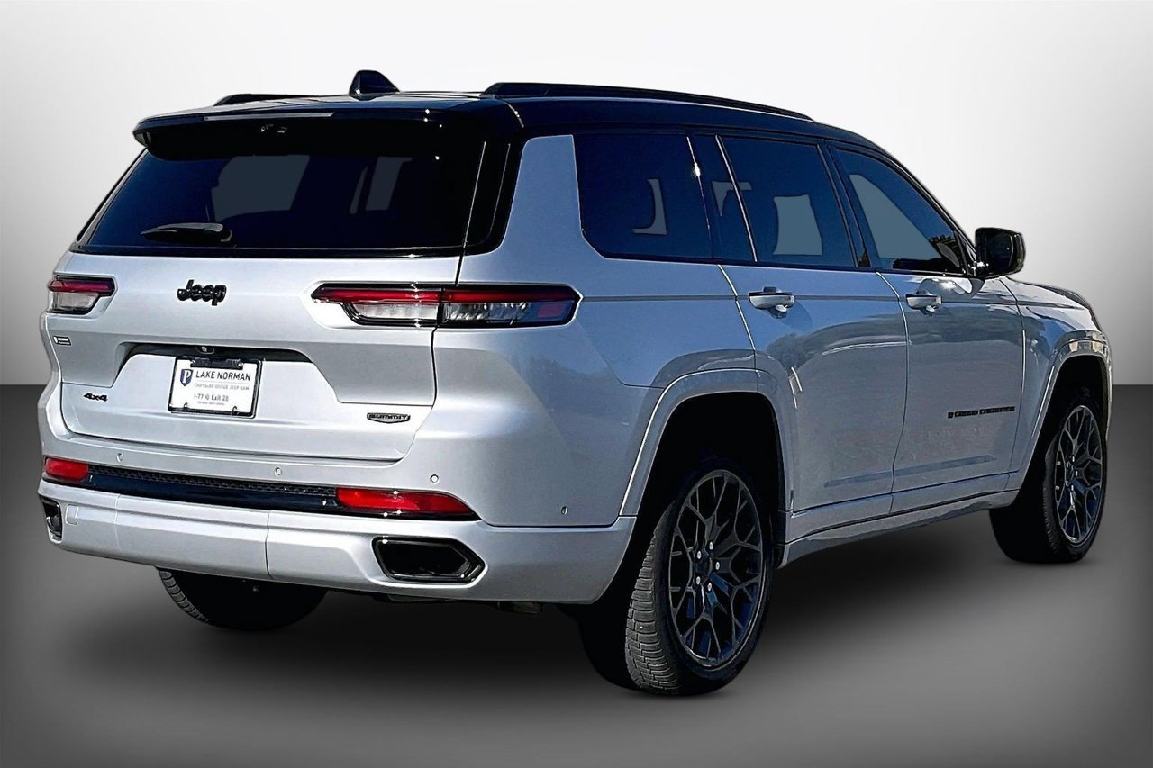Used 2023 Jeep Grand Cherokee L Summit AWD/4WD image 8