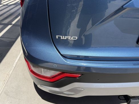 Used 2025 Kia Niro EX FWD image 14