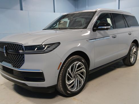 New 2025 Lincoln Navigator Reserve AWD/4WD image 34