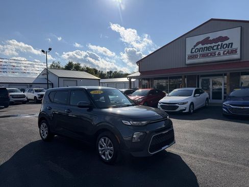 Used 2021 Kia Soul LX FWD image 2