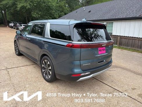 Used 2024 Kia Carnival EX FWD image 9