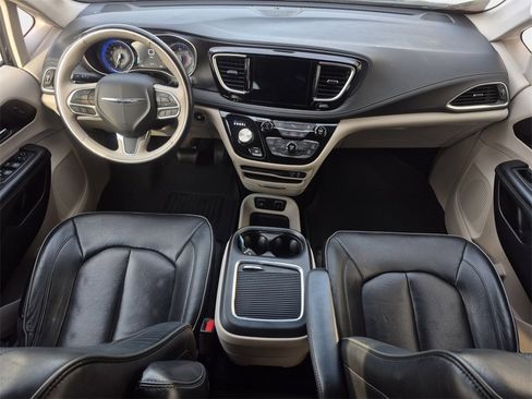 Used 2020 Chrysler Pacifica Limited image 15