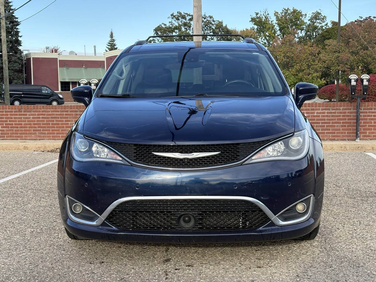 Used 2017 Chrysler Pacifica Touring-L Plus w/ Advanced Safetytec Group FWD image 4