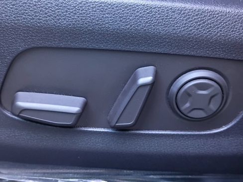 Certified 2025 Kia Carnival EX FWD image 16