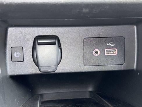 Used 2024 Nissan Versa SV FWD image 17