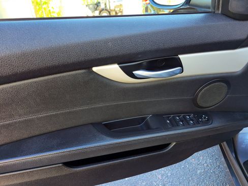 Used 2009 BMW Z4 sDrive30i image 16