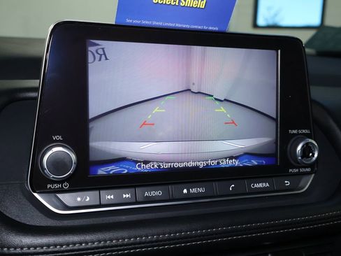 Used 2024 Nissan Rogue SV image 30